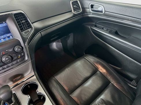 Used 2018 Jeep Grand Cherokee Limited image 23