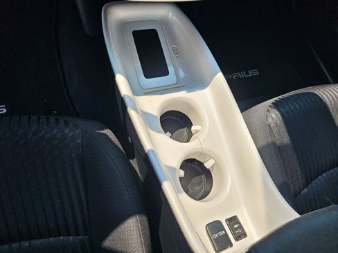 Used 2016 Toyota Prius Three w/ Advanced Technology Package FWD image 32