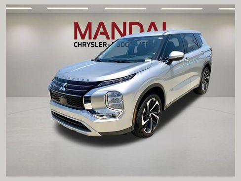 Used 2023 Mitsubishi Outlander SE FWD image 1