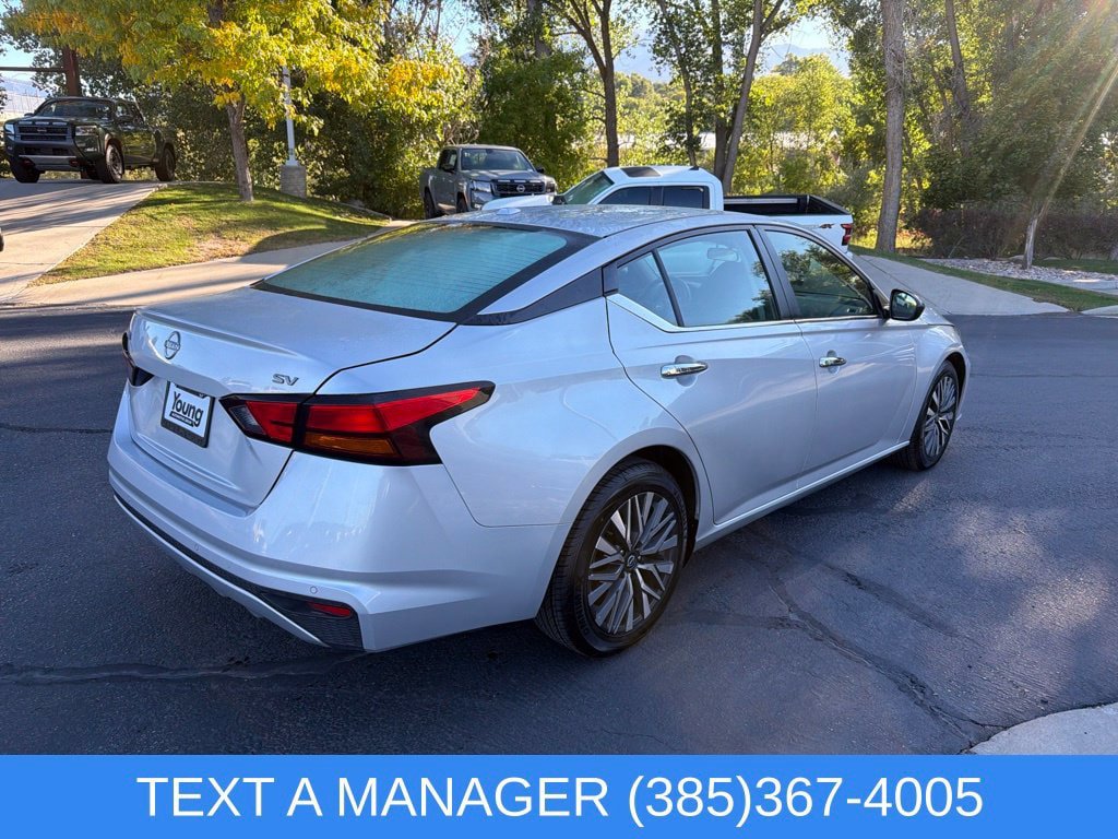 Used 2024 Nissan Altima 2.5 SV FWD image 3