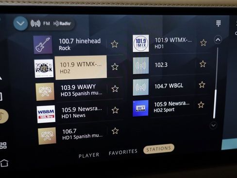 Used 2025 Land Rover Defender 110 X-Dynamic SE image 10