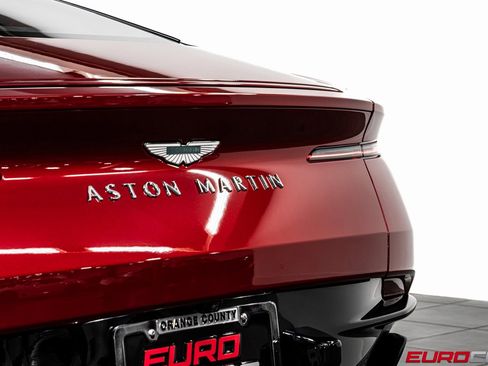 Used 2024 Aston Martin DB12 Coupe image 19