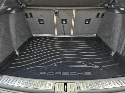 Certified 2026 Porsche Macan AWD/4WD image 31