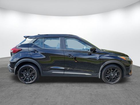 Used 2023 Nissan Kicks SR w/ SR Premium Package image 2