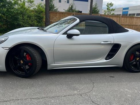 Used 2018 Porsche 718 Boxster RWD image 5