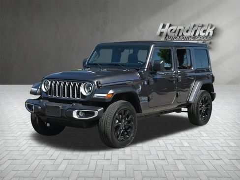 Used 2025 Jeep Wrangler Unlimited Sahara w/ Safety Group AWD/4WD image 5