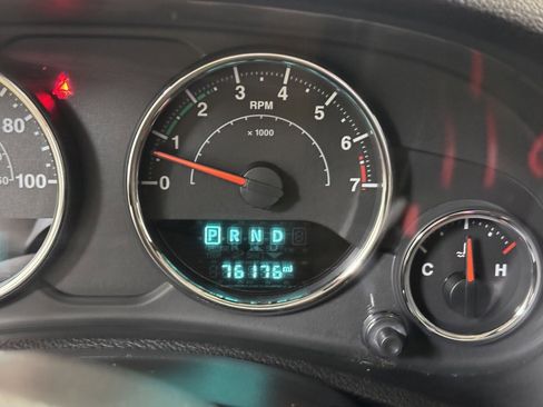 Used 2017 Jeep Wrangler Unlimited Sahara w/ Connectivity Group image 28