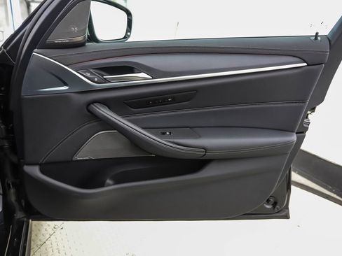 Used 2023 BMW M550i xDrive w/ Executive Package image 29