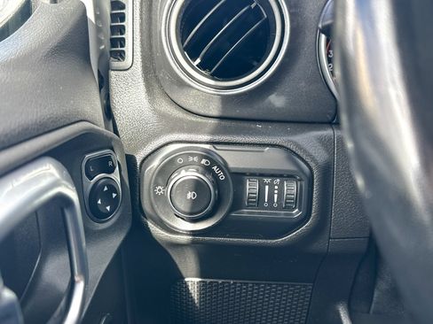 Used 2021 Jeep Wrangler Unlimited Sport image 37