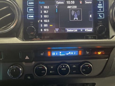 Used 2016 Toyota Tacoma TRD Off-Road image 17