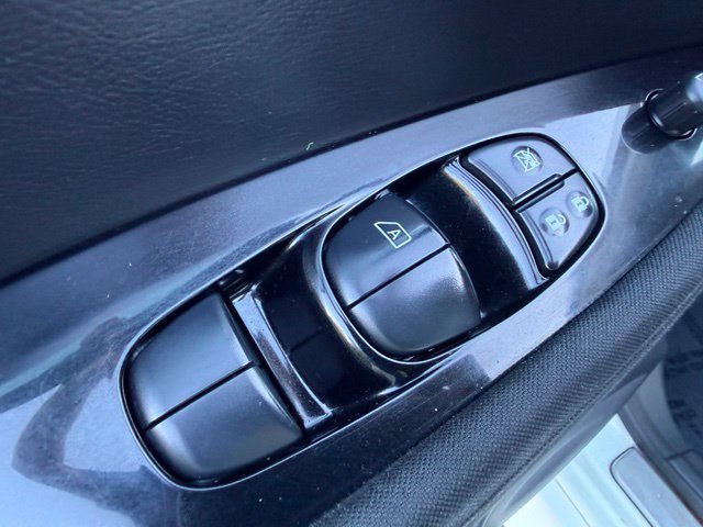 Used 2018 Nissan Leaf SV w/ SV Technology Package FWD image 14