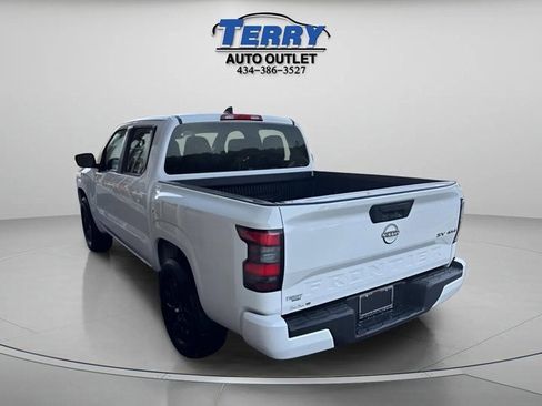Used 2023 Nissan Frontier SV image 7