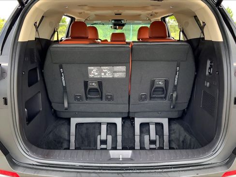 Used 2026 Kia Carnival SX w/ SX Dark Edition Package FWD image 34