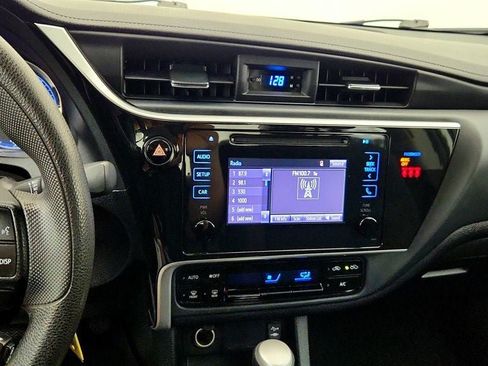 Used 2018 Toyota Corolla LE FWD image 17