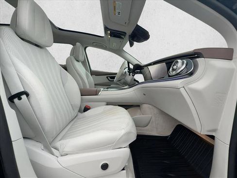 Used 2023 Mercedes-Benz EQS 580 4MATIC SUV image 23