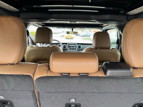 Used 2022 Jeep Wrangler Unlimited Sahara w/ Cold Weather Group image 30