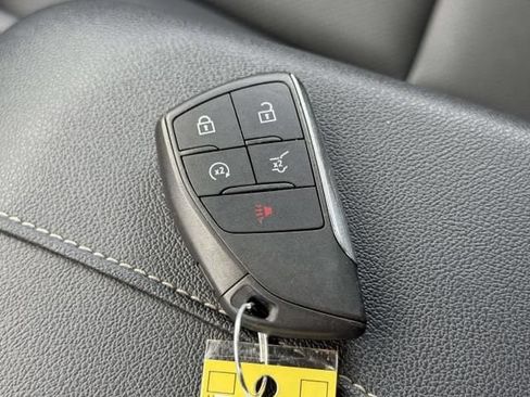 Used 2025 Chevrolet Traverse LT AWD/4WD image 34