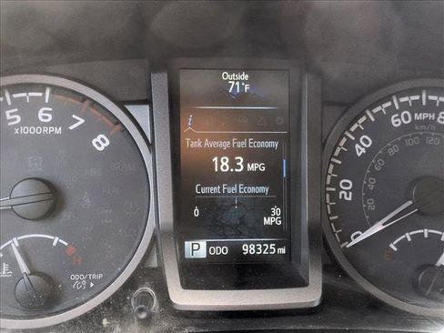 Used 2018 Toyota Tacoma TRD Sport image 11