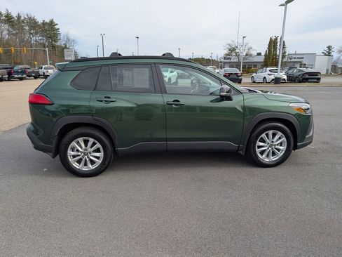 Used 2025 Toyota Corolla Cross LE w/ Moonroof Package image 7