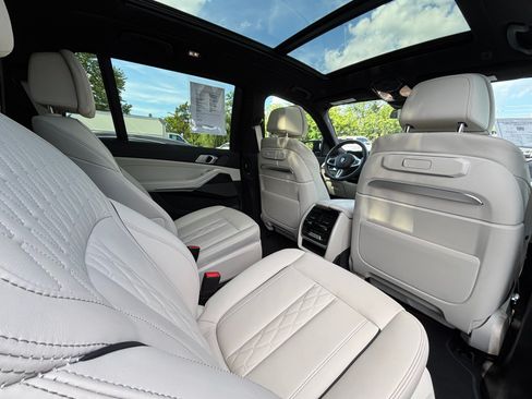Used 2025 BMW X7 M60i w/ Climate Comfort Package AWD/4WD image 22