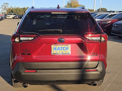Used 2022 Toyota RAV4 XLE w/ Convenience Package image 6
