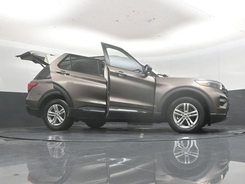 Used 2021 Ford Explorer XLT w/ Equipment Group 202A AWD/4WD image 63