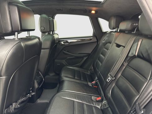 Used 2015 Porsche Macan Turbo AWD/4WD image 37