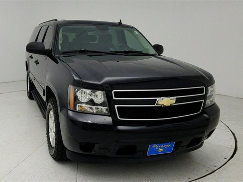 Used 2009 Chevrolet Suburban LS image 9