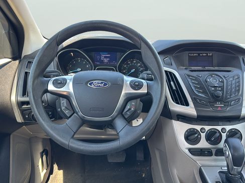 Used 2013 Ford Focus SE w/ Super Fuel Economy (SFE) Pkg FWD image 16
