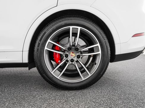 Used 2024 Porsche Cayenne Turbo AWD/4WD image 37