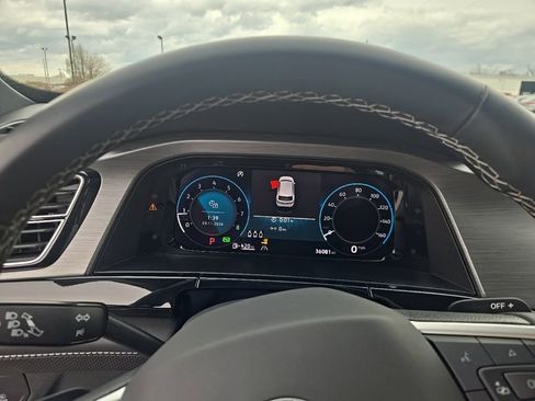 Used 2025 Volkswagen Atlas Cross Sport SE image 7