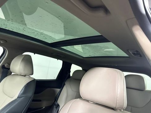 Used 2023 Hyundai Santa Fe SEL w/ Premium Package image 12