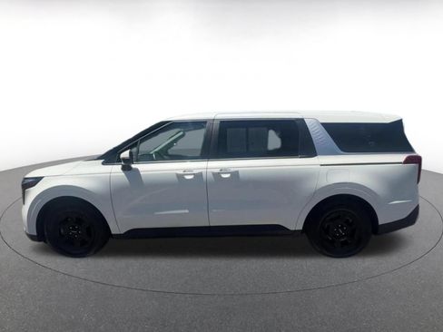 Used 2026 Kia Carnival FWD image 9