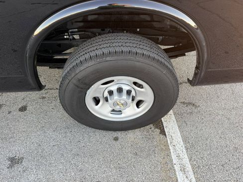 Used 2025 Chevrolet Express 2500 w/ Driver Convenience Package image 12