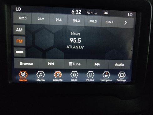 Used 2021 Jeep Renegade Latitude FWD image 25