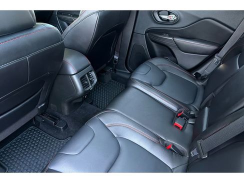Used 2014 Jeep Cherokee Trailhawk w/ Comfort/Convenience Group AWD/4WD image 13