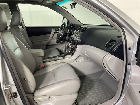 Used 2010 Toyota Highlander SE AWD/4WD image 26