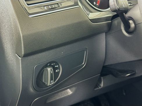 Used 2021 Volkswagen Tiguan SE w/ Panoramic Sunroof Package AWD/4WD image 13
