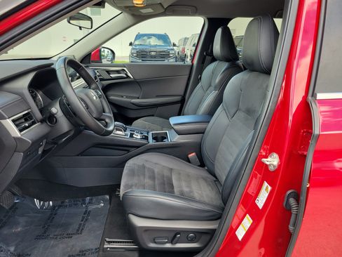 Used 2024 Mitsubishi Outlander SE FWD image 11