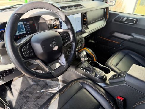 Used 2023 Ford Bronco Badlands w/ Sasquatch Package AWD/4WD image 12