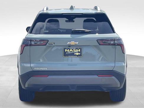 Used 2025 Chevrolet Equinox LT w/ Convenience Package II FWD image 4