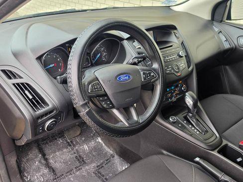 Used 2017 Ford Focus SE FWD image 10