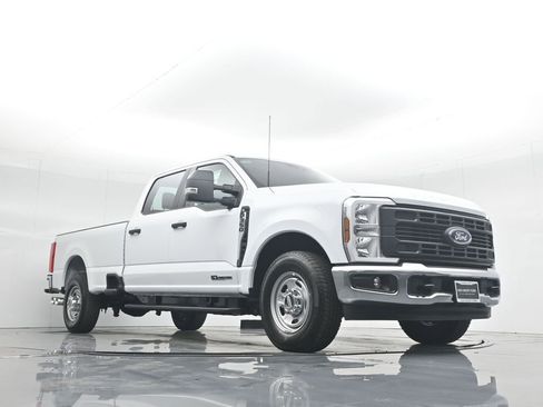 New 2026 Ford F350 XL w/ XL Chrome Package image 47