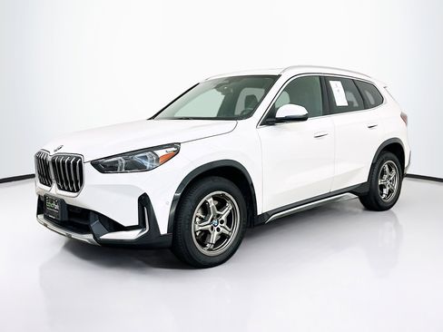 Used 2025 BMW X1 xDrive28i AWD/4WD image 3