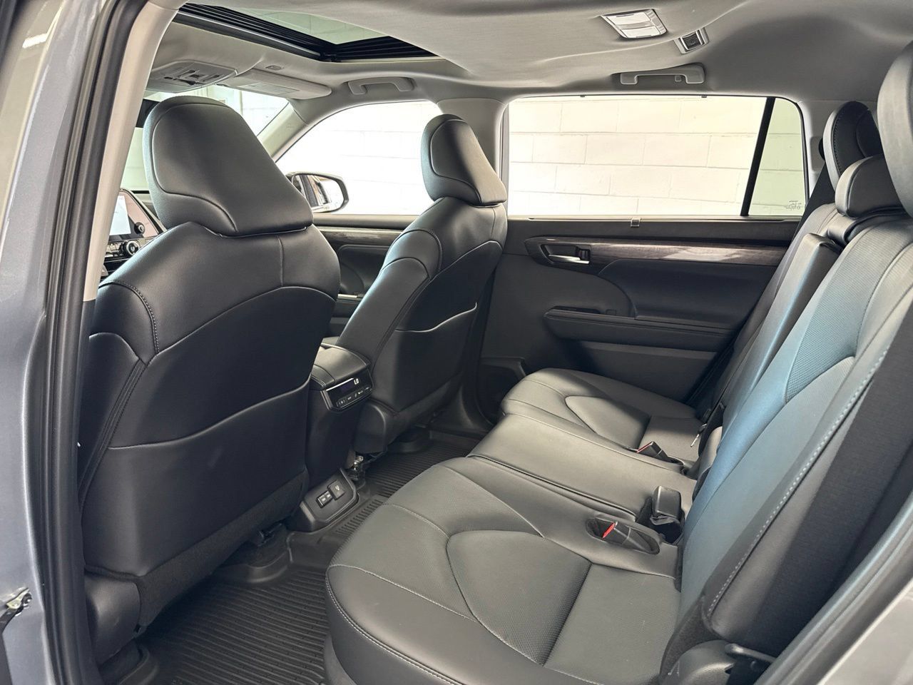 Used 2026 Toyota Highlander Limited AWD/4WD image 42