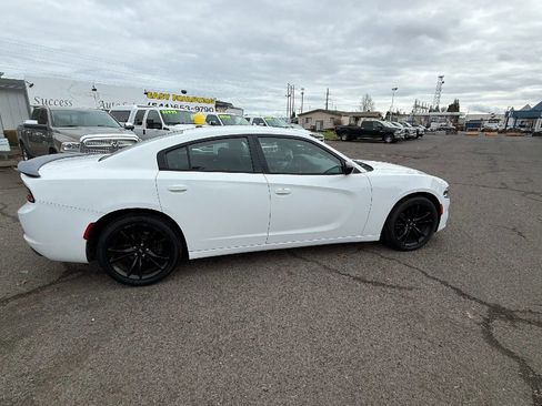 Used 2018 Dodge Charger SXT w/ Blacktop Package image 3