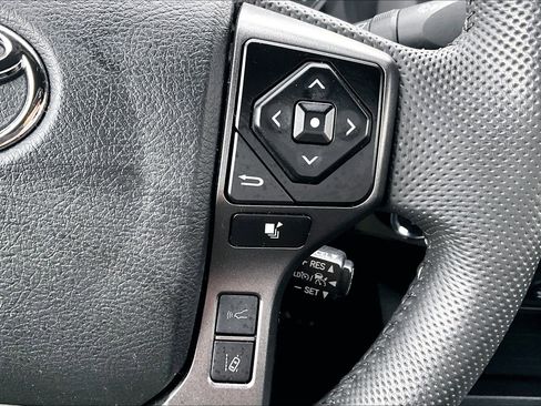 Used 2023 Toyota Tacoma TRD Off-Road image 17