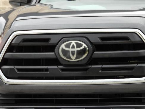 Used 2019 Toyota Tacoma SR5 RWD image 3