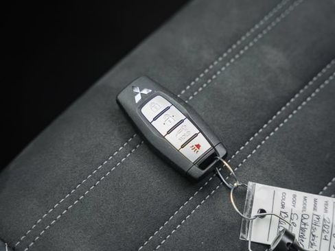Used 2024 Mitsubishi Outlander SE FWD image 49