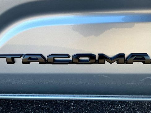 Used 2024 Toyota Tacoma TRD Off-Road image 31